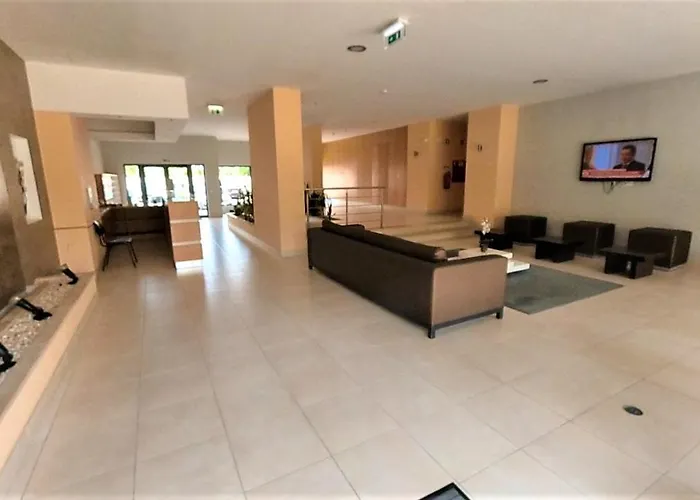 Rocha Tower 11d-11e *